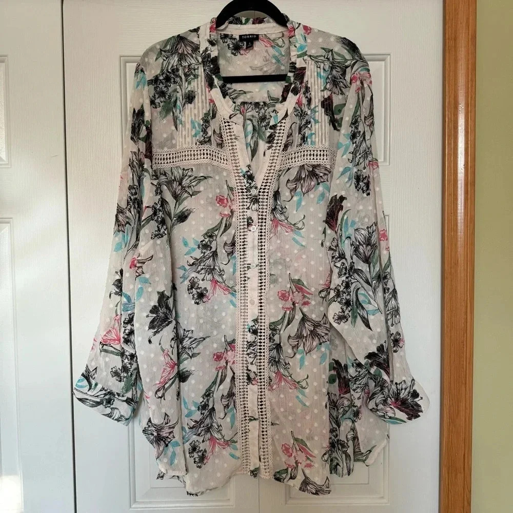 Torrid Long Sleeve Sheer‎ Floral Embroidered Blouse
